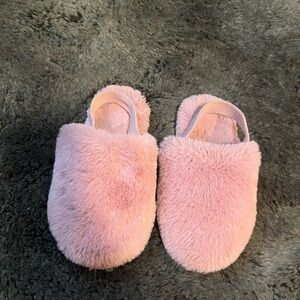 Pink Fuzzy Slippers Kids Size XL 11/12